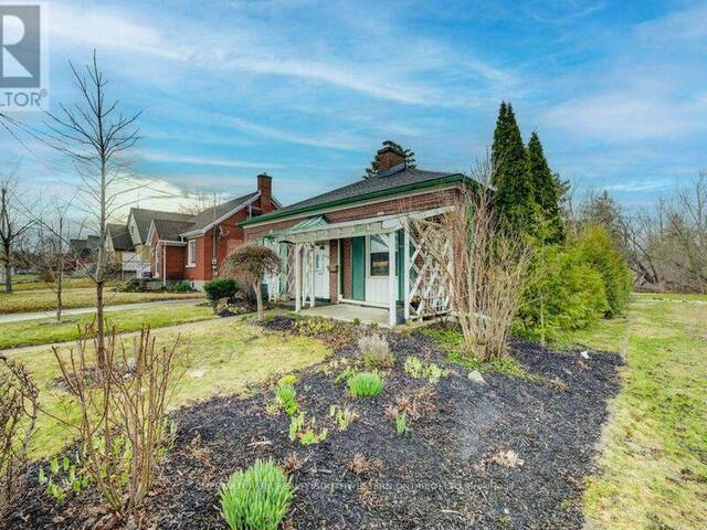 139 STIRLING AVENUE Kitchener Ontario, N2G 3N8 - 2 Bedrooms Home For Sale