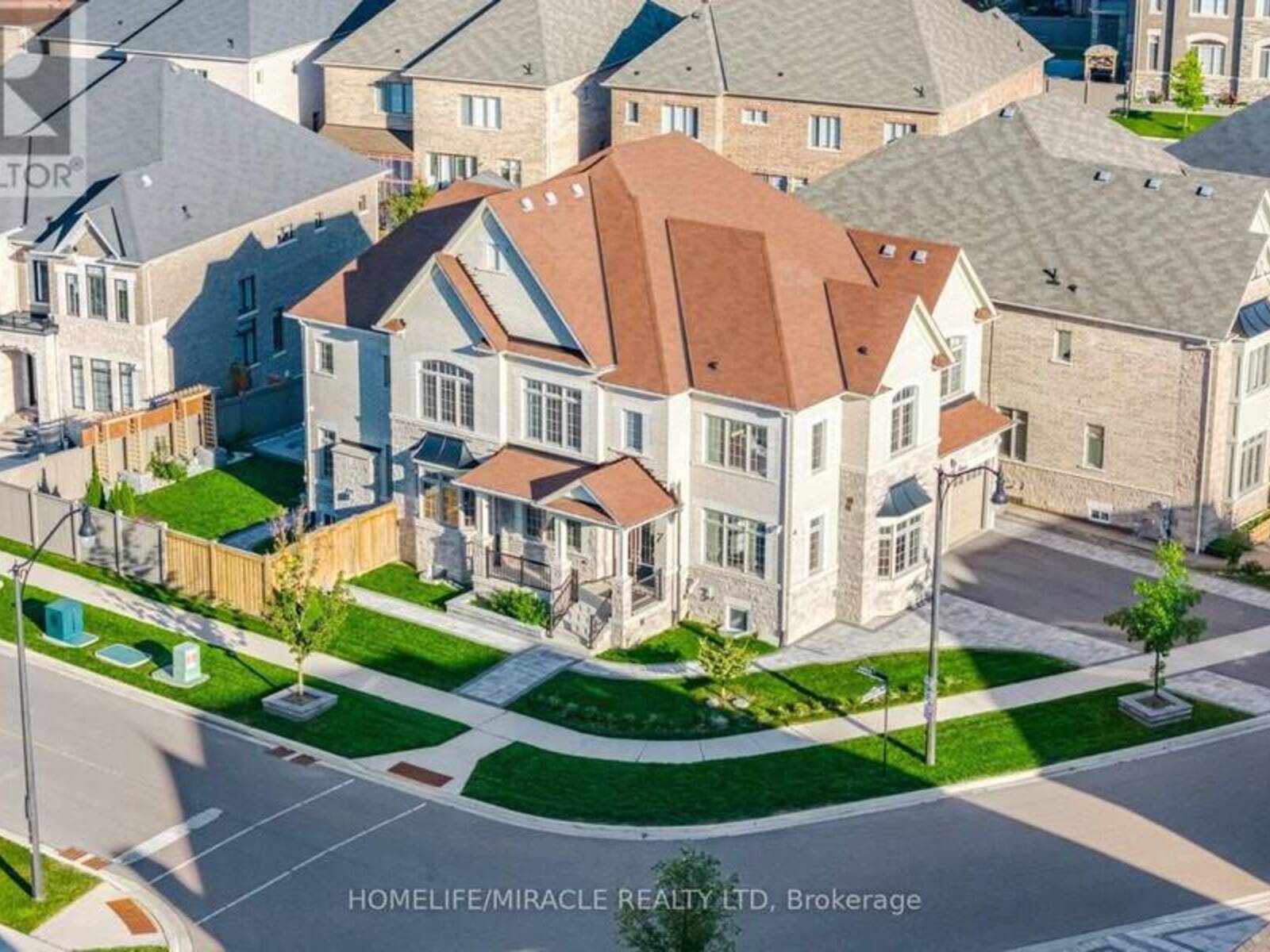 7 ANATOLIA STREET, Brampton, Ontario L6P 4L3