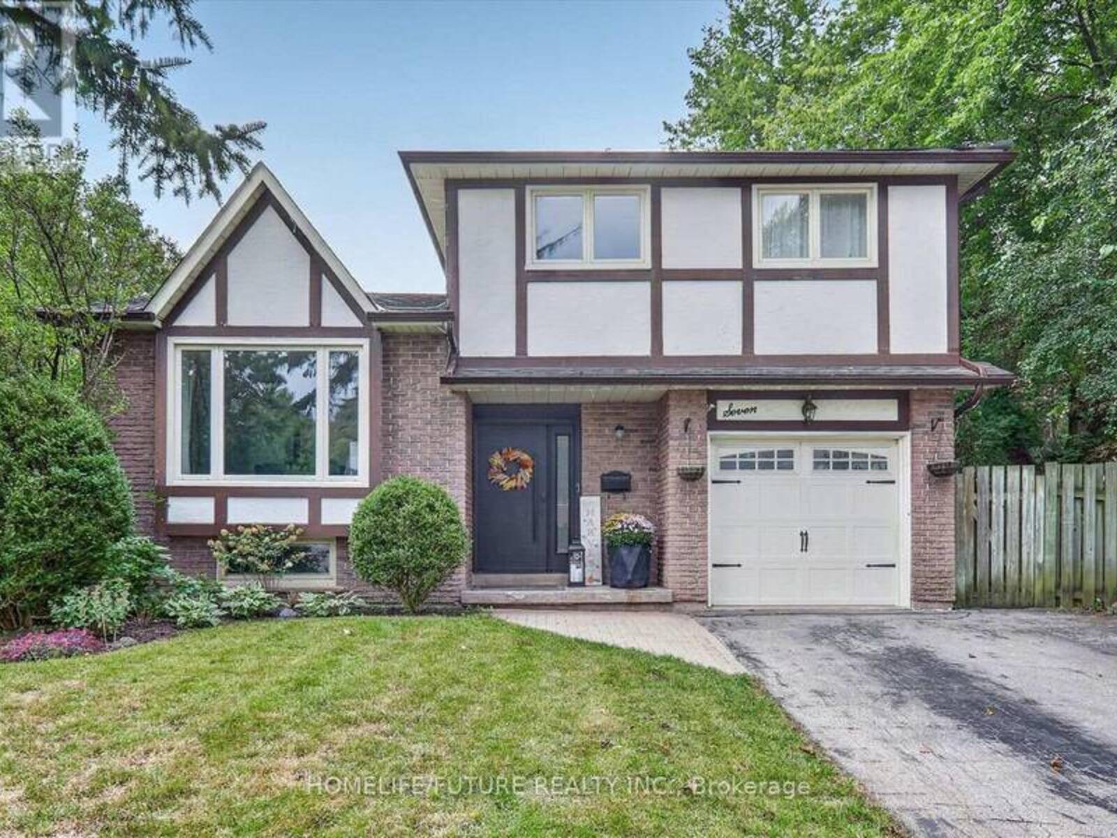 7 TOMS COURT, Whitby, Ontario L1N 6L6