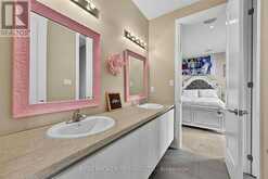 64 MANOR GLEN CRESCENT | East Gwillimbury Ontario | Slide Image Thirty-five