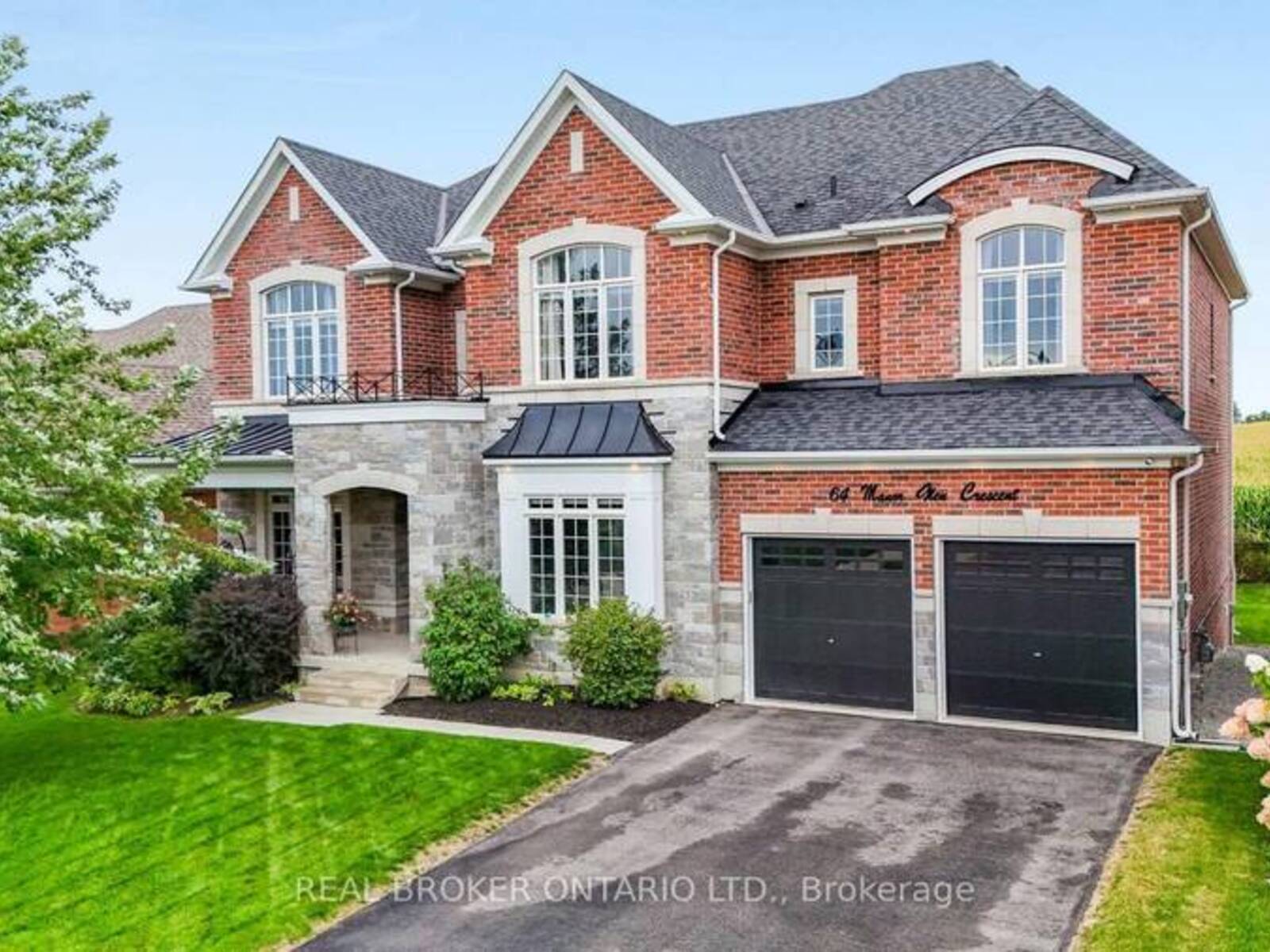 64 MANOR GLEN CRESCENT, East Gwillimbury, Ontario L0G 1M0