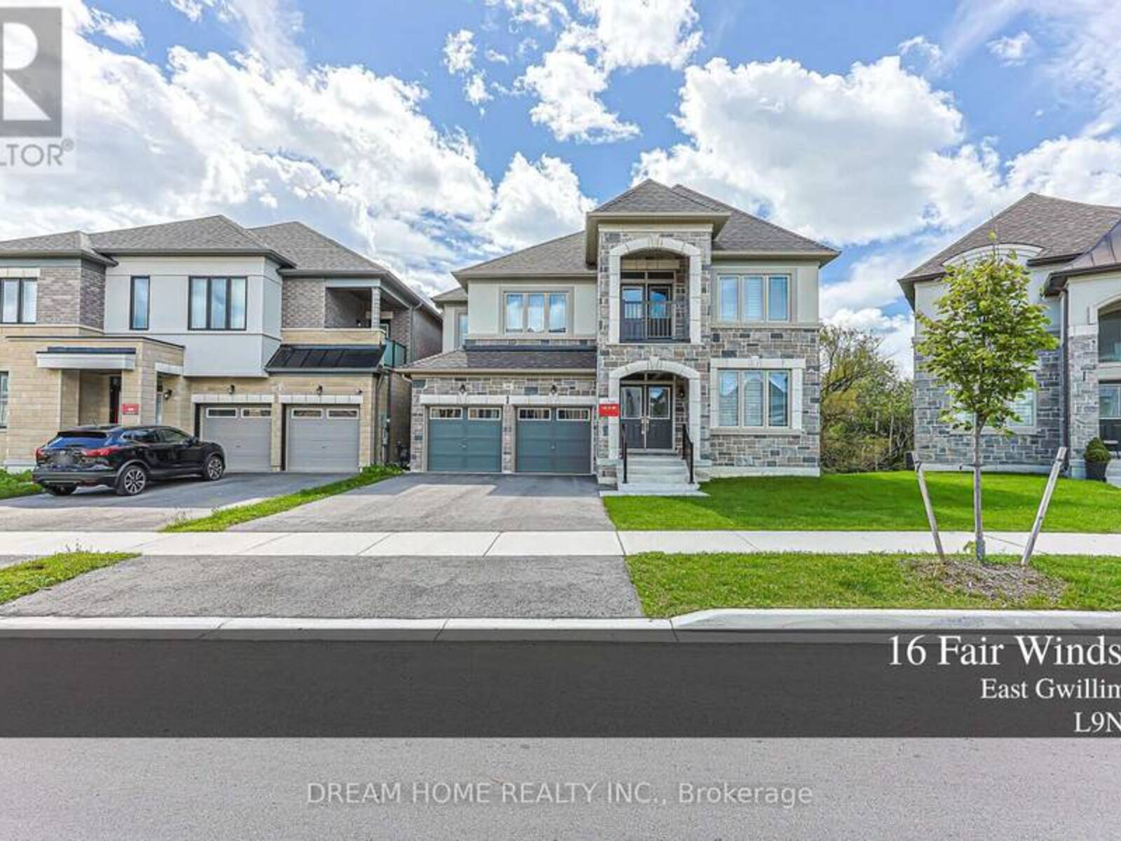 16 FAIR WINDS LANE, East Gwillimbury, Ontario L9N 0V5