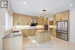 16 FAIR WINDS LANE | East Gwillimbury Ontario | Slide Image Sixteen