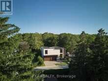 105 PARK CRESCENT | Richmond Hill Ontario | Slide Image Four