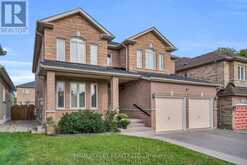 9 EMILY COURT | Richmond Hill Ontario | Slide Image Three