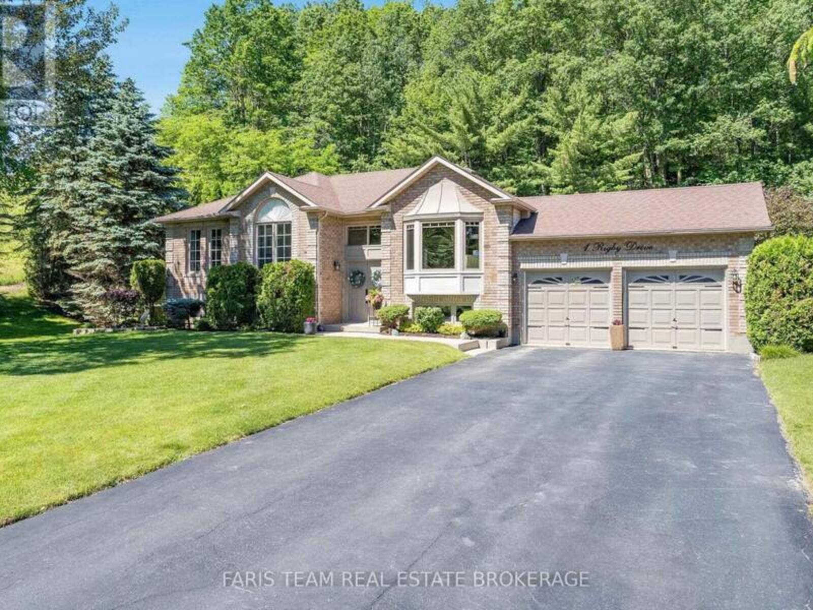 1 RIGBY DRIVE, Wasaga Beach, Ontario L9Z 1J1