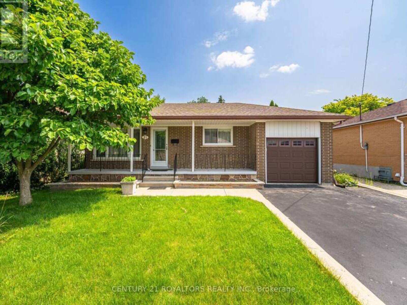 21 JERSEY AVENUE, Brampton, Ontario L6W 1L5