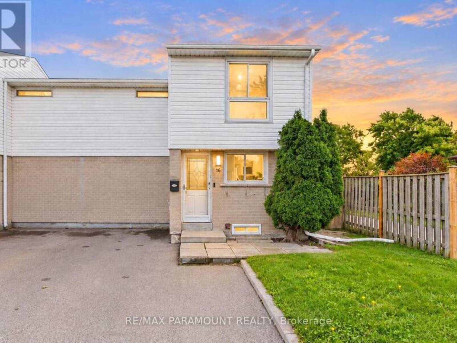 16 GLENEADEN COURT, Brampton, Ontario L6S 2J7