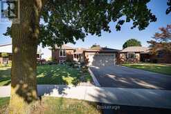 15 FOX RUN | Brantford Ontario | Slide Image Two