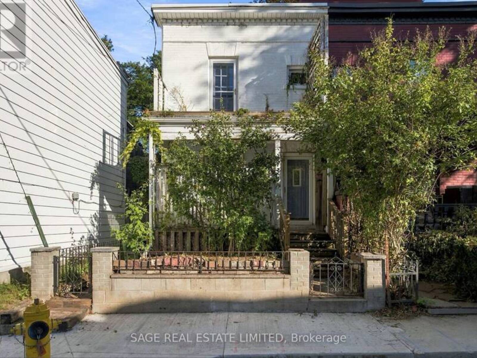 16 SACKVILLE PLACE, Toronto, Ontario M4X 1A4