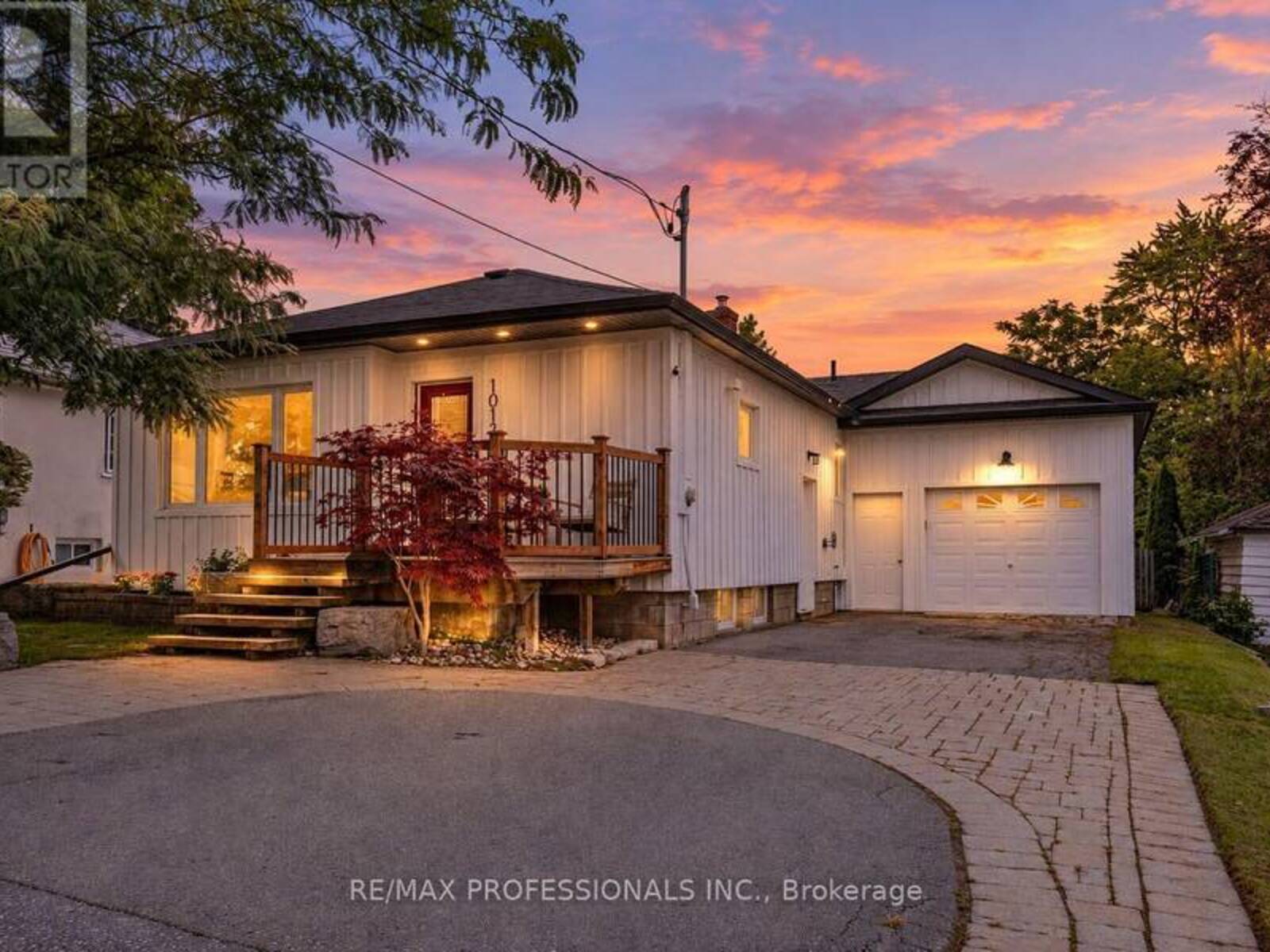 1013 CENTRE STREET S, Whitby, Ontario L1N 4X5