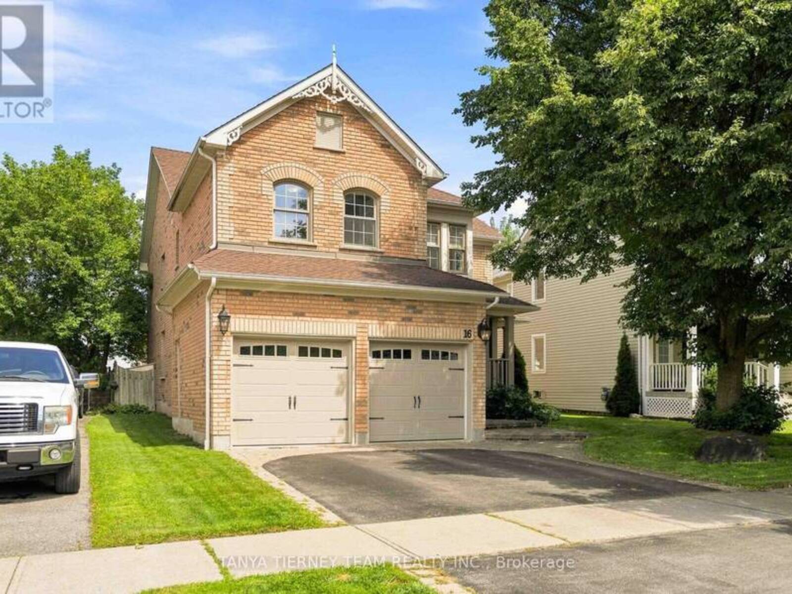 16 WARING AVENUE, Whitby, Ontario L1M 1G4