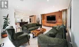 60 MAPLE WAY | East Gwillimbury Ontario | Slide Image Nine