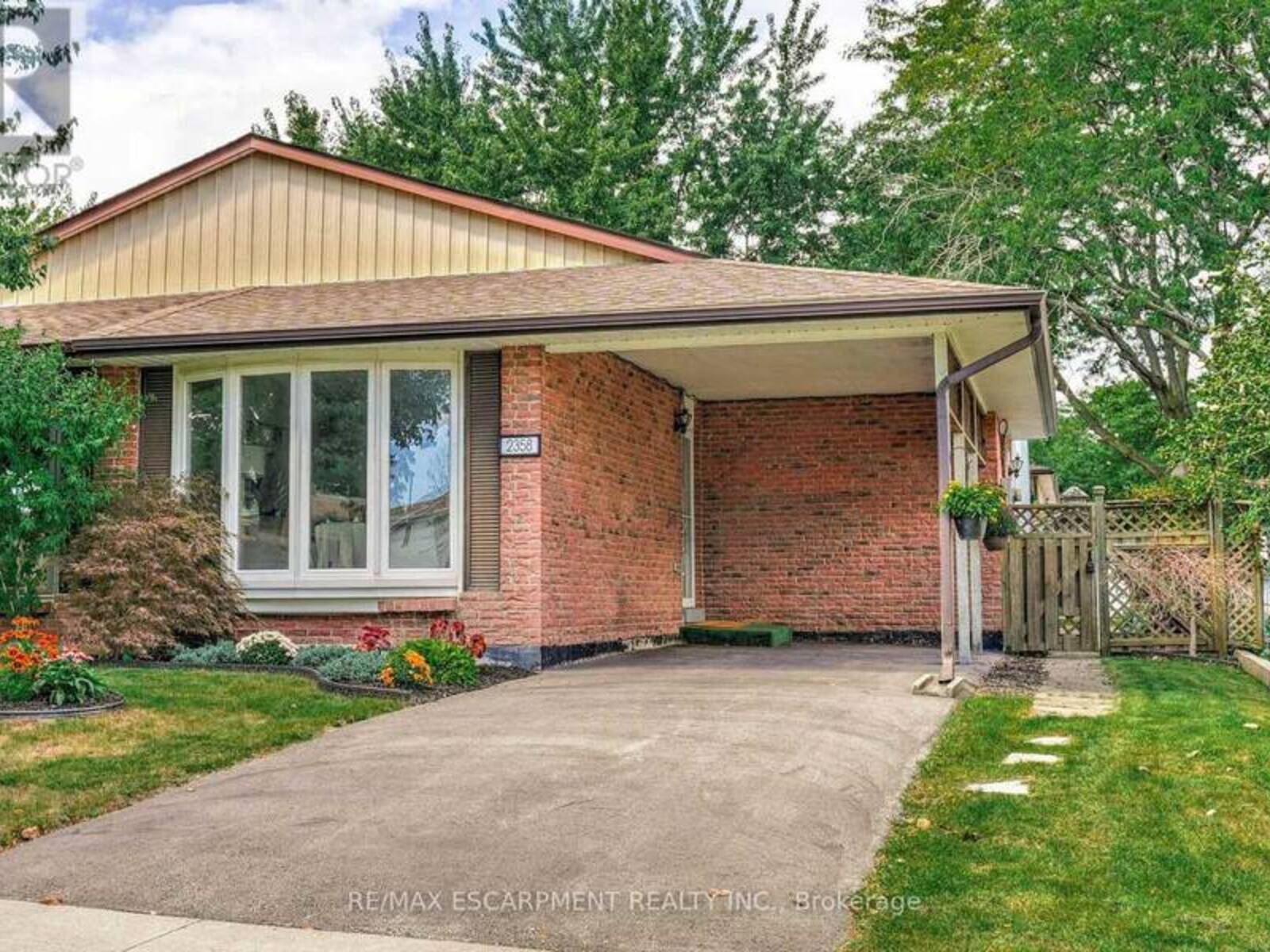 2358 GREENBANK TRAIL, Burlington, Ontario L7P 3S8