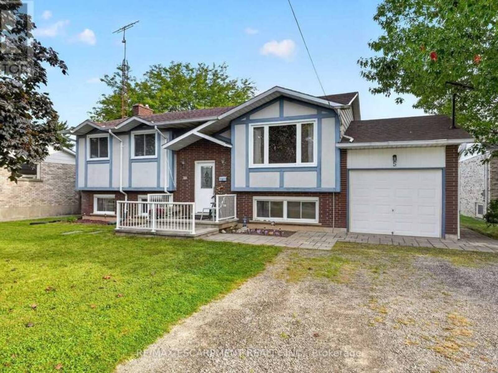 5 BROOKS CIRCLE, Smithville, Ontario L0R 2A0