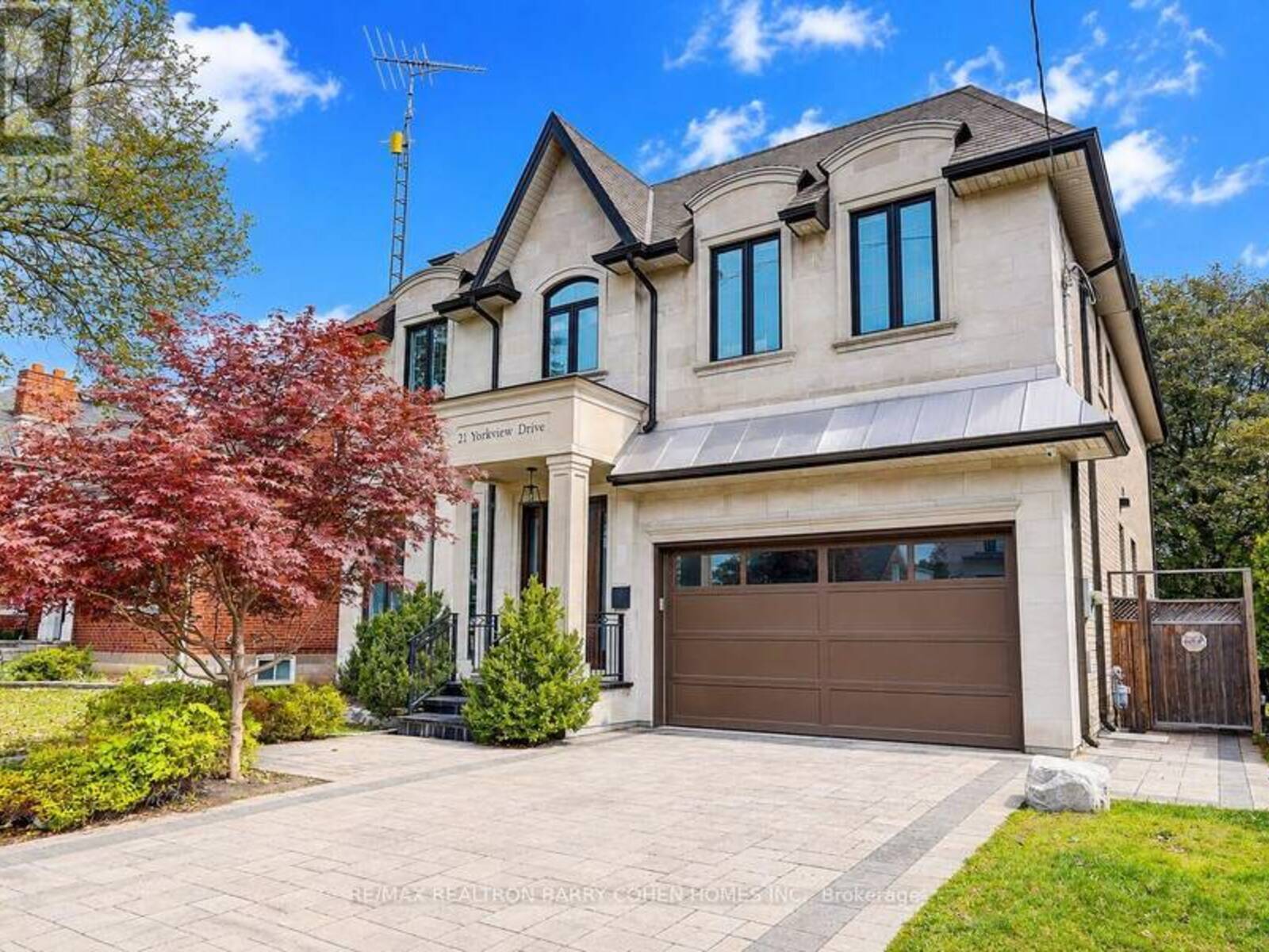 21 YORKVIEW DRIVE, Toronto, Ontario M2N 2R9