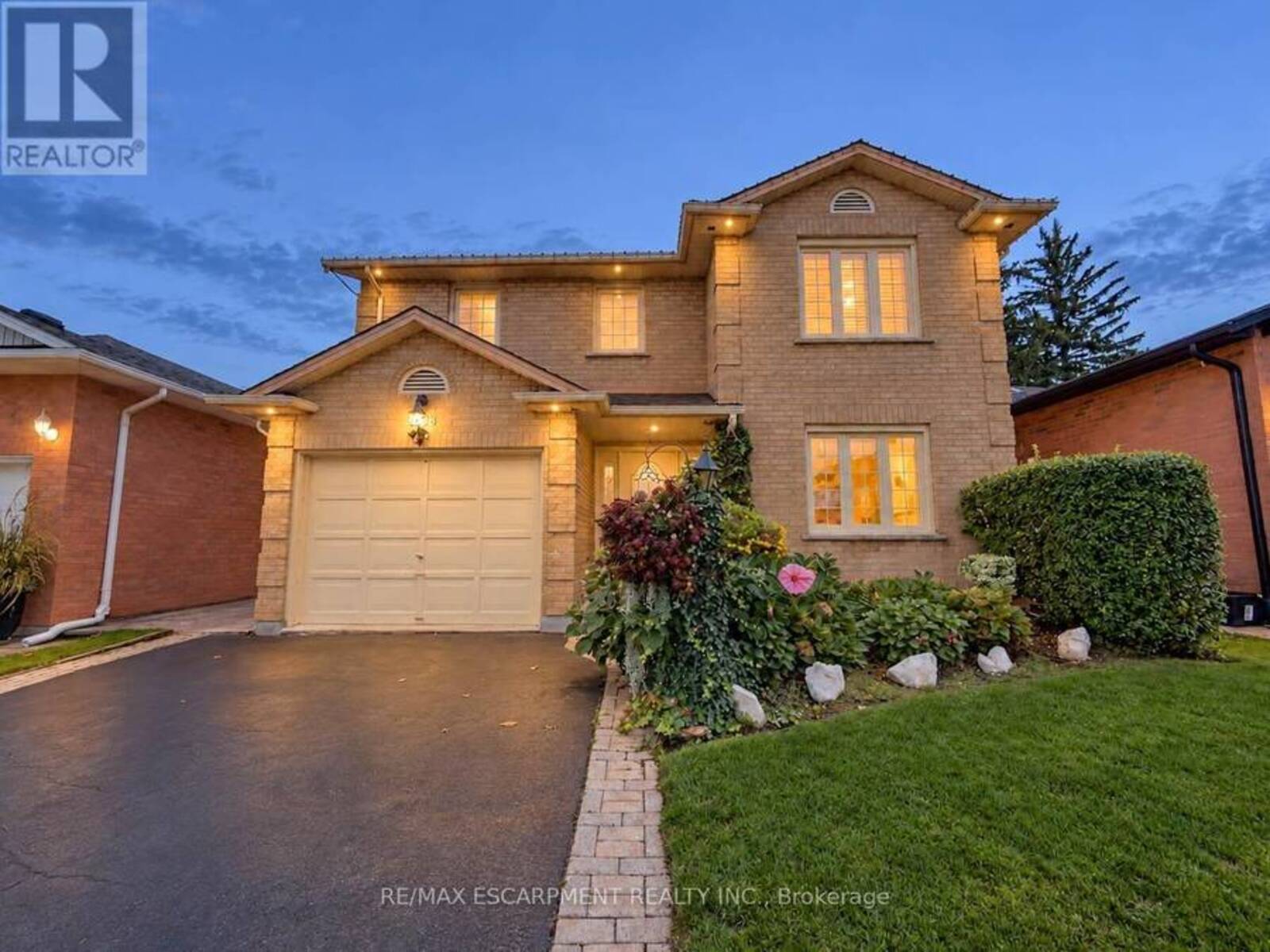 1236 THORPE ROAD, Burlington, Ontario L7S 2C9