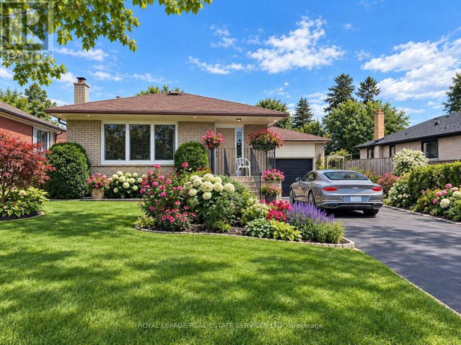 305 QUEEN MARY DRIVE, Oakville, Ontario L6K 3L5