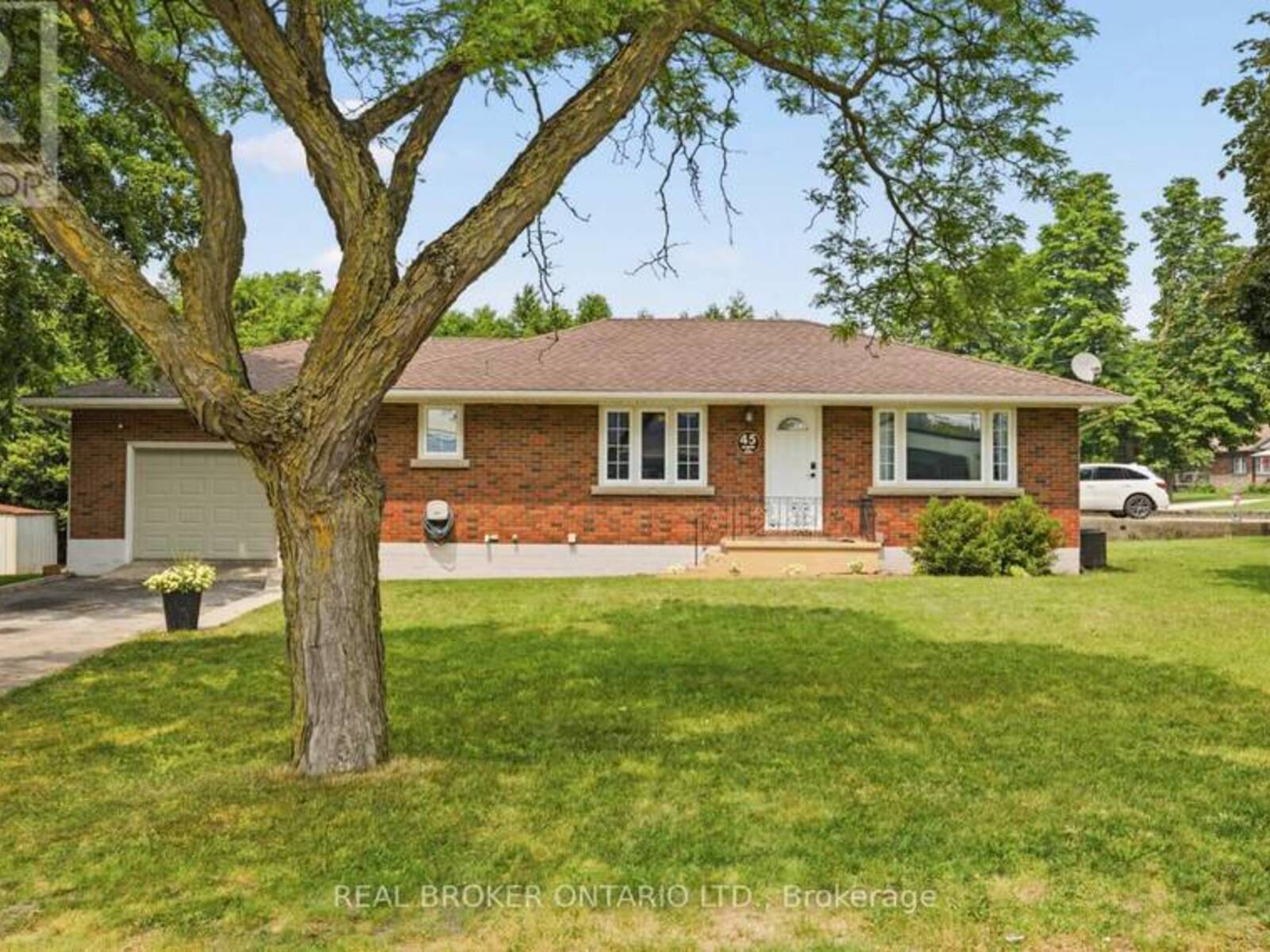 45 ARGYLE AVENUE, Delhi, Ontario N4B 1J4