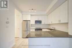 28 - 18 LYTHAM GREEN CIRCLE | Newmarket Ontario | Slide Image Ten