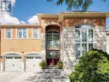 40 GEMINI CRESCENT | Richmond Hill Ontario | Slide Image Two