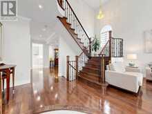40 GEMINI CRESCENT | Richmond Hill Ontario | Slide Image Four