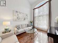 40 GEMINI CRESCENT | Richmond Hill Ontario | Slide Image Six