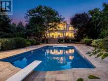 7 DEER RUN COURT | Richmond Hill Ontario | Slide Image Three