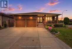 7 VINEHILL DRIVE | Hamilton Ontario | Slide Image One