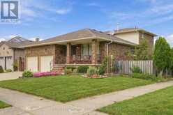 7 VINEHILL DRIVE | Hamilton Ontario | Slide Image Three