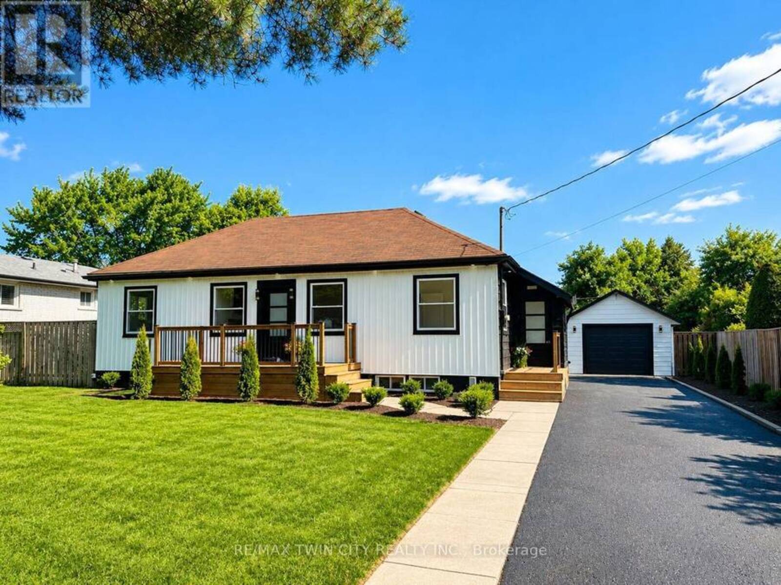 92 FAIRVIEW DRIVE, Brantford, Ontario N3R 2W9