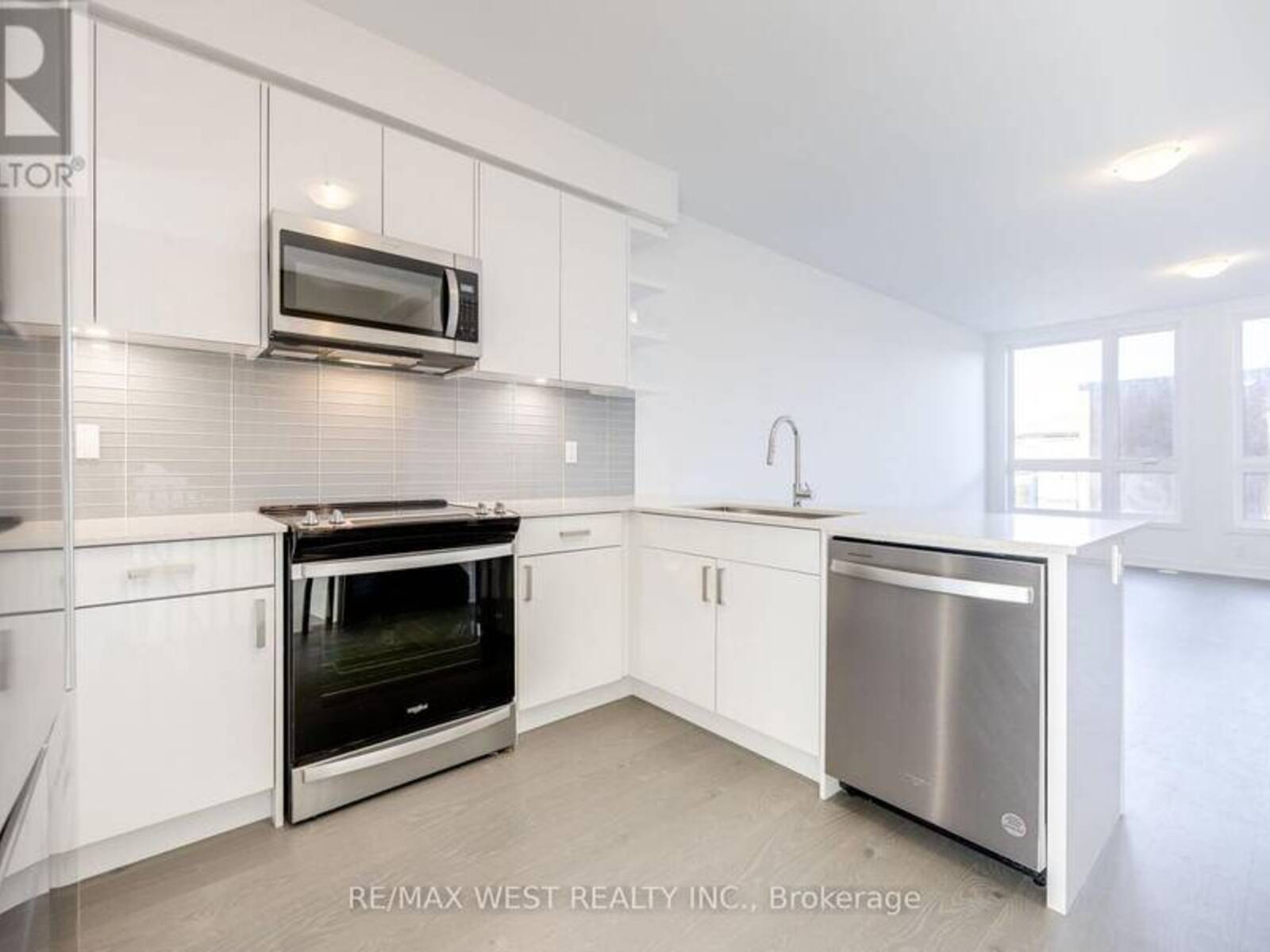 122 GREEN GARDENS BOULEVARD, Toronto, Ontario M6A 0E5