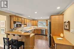 69 FAIRWAY DRIVE | Aurora Ontario | Slide Image Eight