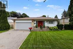 69 FAIRWAY DRIVE | Aurora Ontario | Slide Image One
