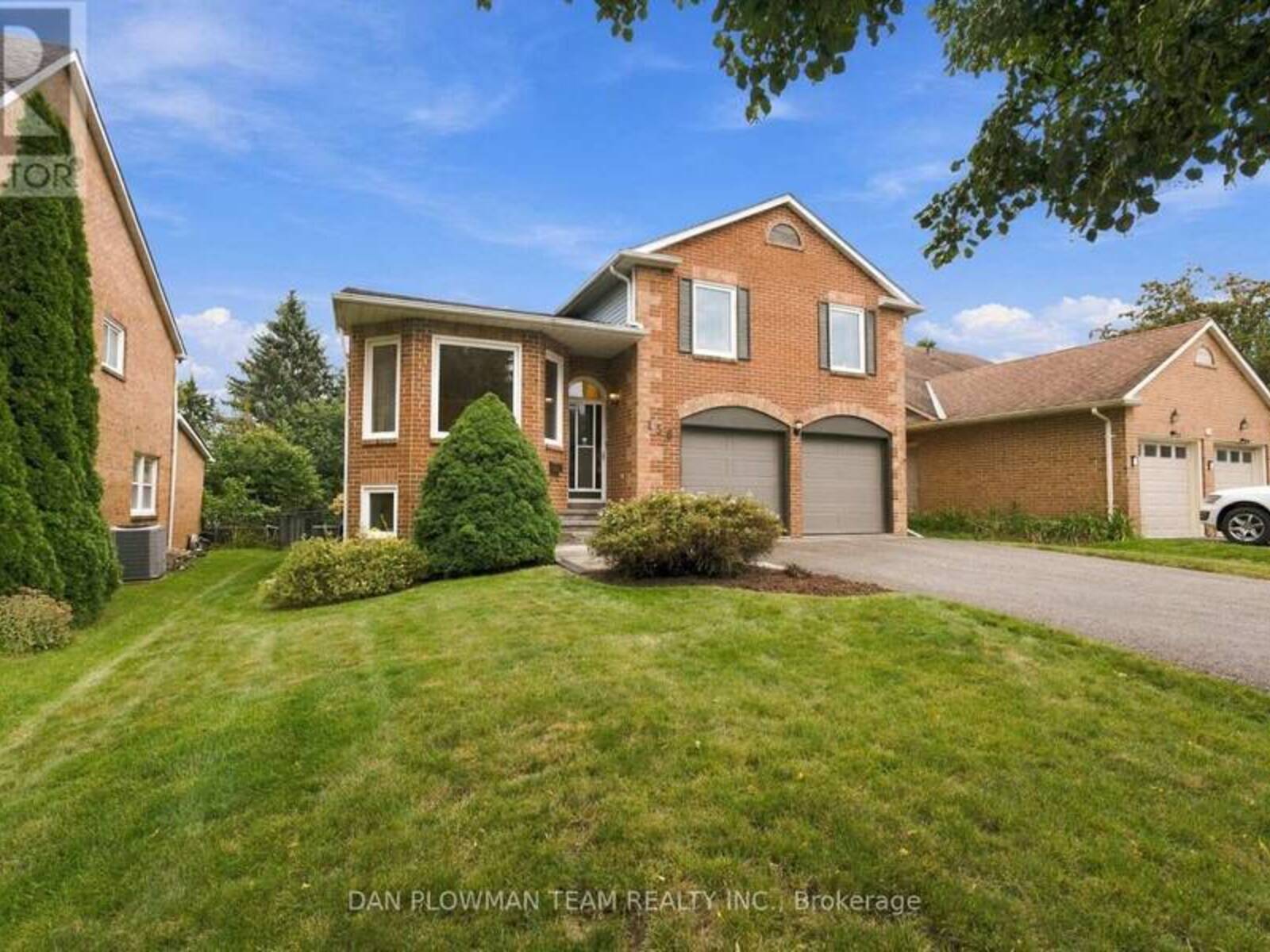 156 JOHN BOWSER CRESCENT, Newmarket, Ontario L3Y 7N3