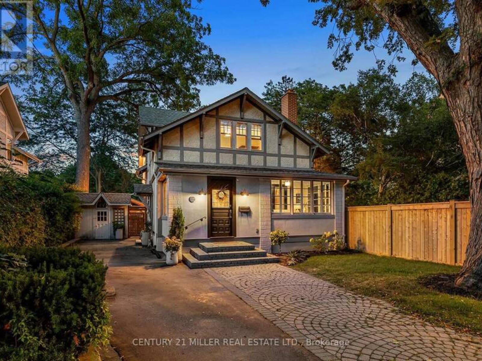 139 ALLAN STREET, Oakville, Ontario L6J 3N6