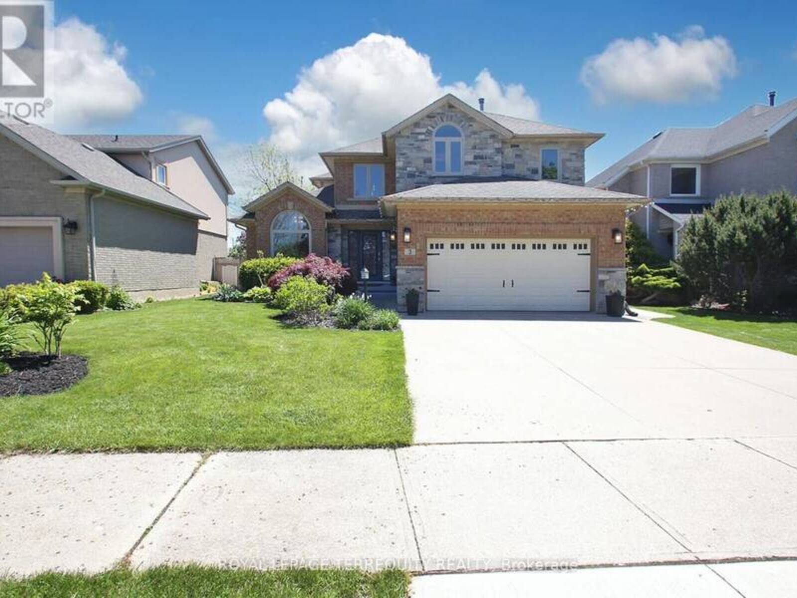 3 RIVIERA RIDGE, Hamilton, Ontario L8E 5E5
