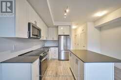 21 - 17 LYTHAM GREEN CIRCLE | Newmarket Ontario | Slide Image Ten