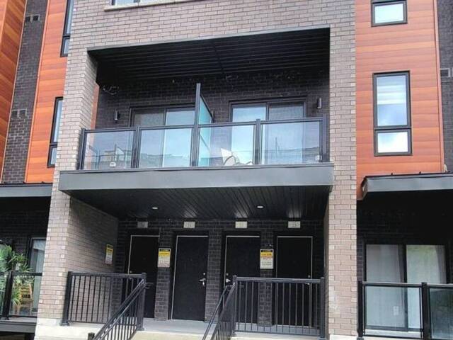 21 - 17 LYTHAM GREEN CIRCLE Newmarket Ontario, L3Y 0H4 - 2 Bedrooms Condo For Sale