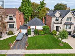 78 BANNOCKBURN AVENUE Toronto Ontario, M5M 2N1
