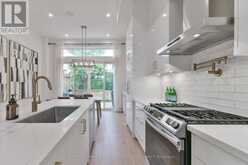 7A EVERETT CRESCENT | Toronto Ontario | Slide Image Nine
