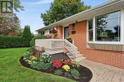 110 MURRAY DRIVE | Aurora Ontario | Slide Image Two