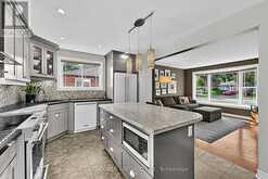 110 MURRAY DRIVE | Aurora Ontario | Slide Image Nine