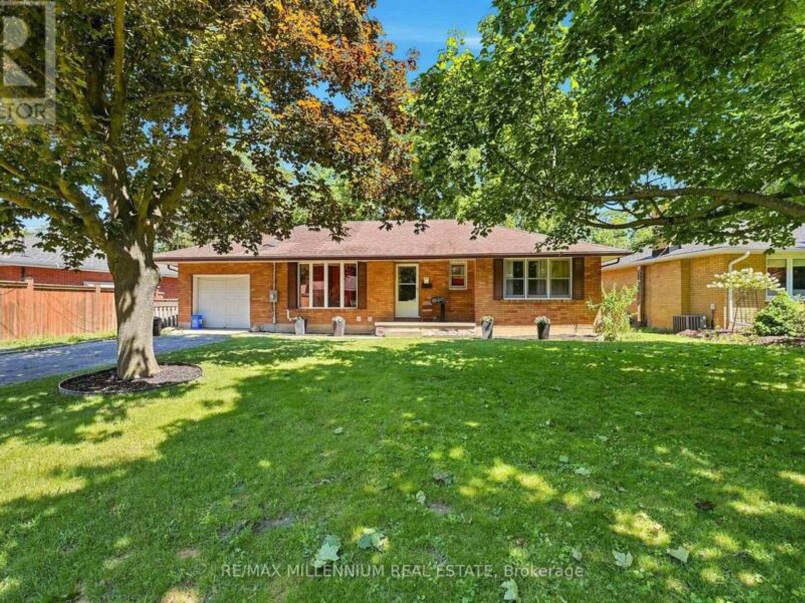 22 MONTGOMERY ROAD, St. Thomas, Ontario N5R 1S5
