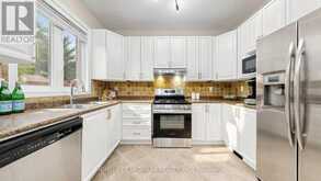 129 BEARE TRAIL | Newmarket Ontario | Slide Image Thirteen