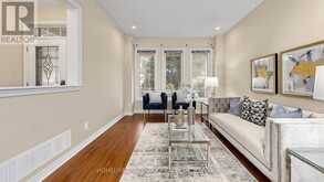 129 BEARE TRAIL | Newmarket Ontario | Slide Image Three