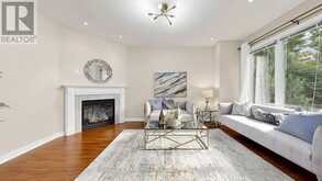 129 BEARE TRAIL | Newmarket Ontario | Slide Image Nine