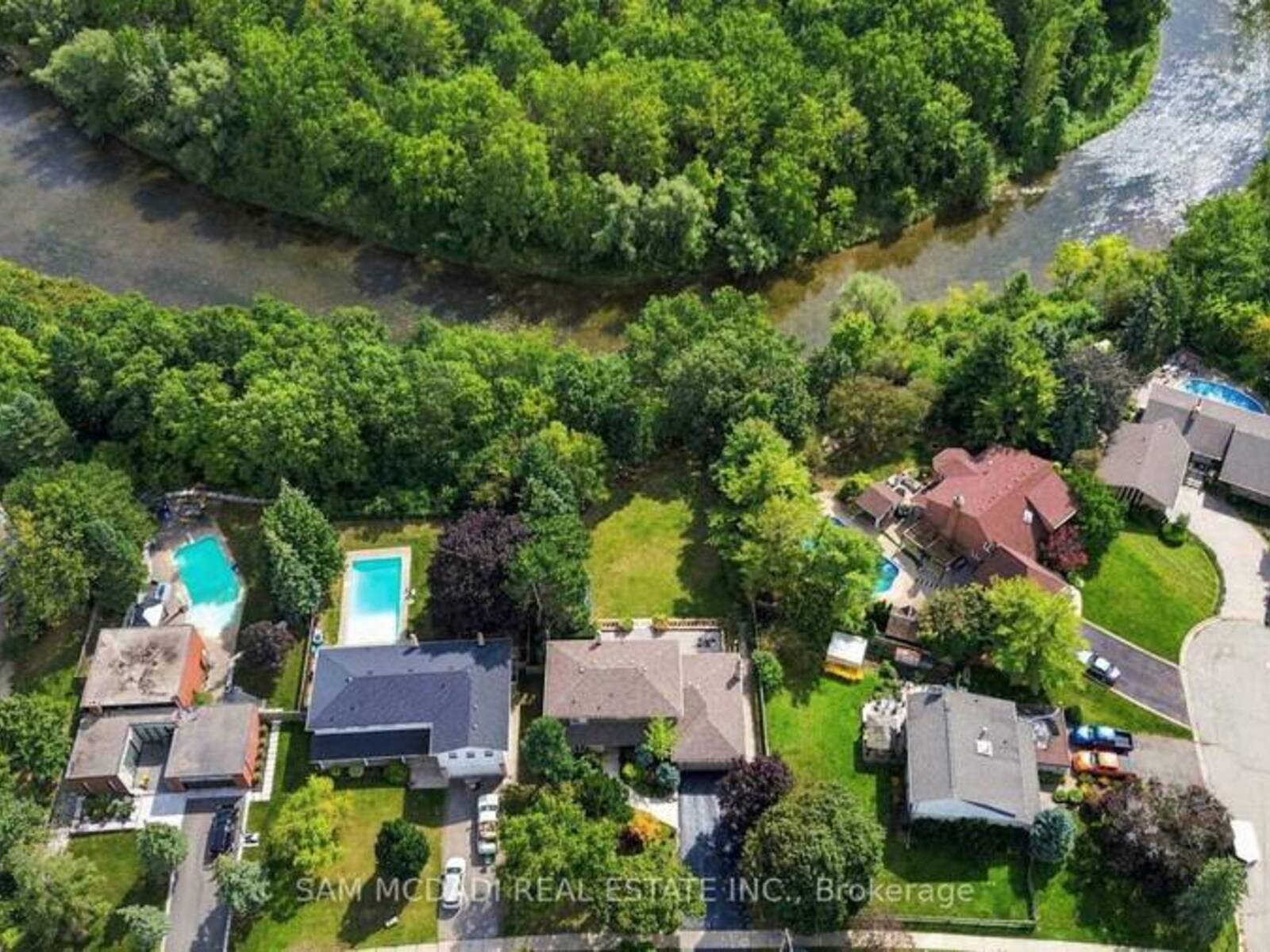 21 KENNINGHALL BOULEVARD, Mississauga, Ontario L5N 1J5