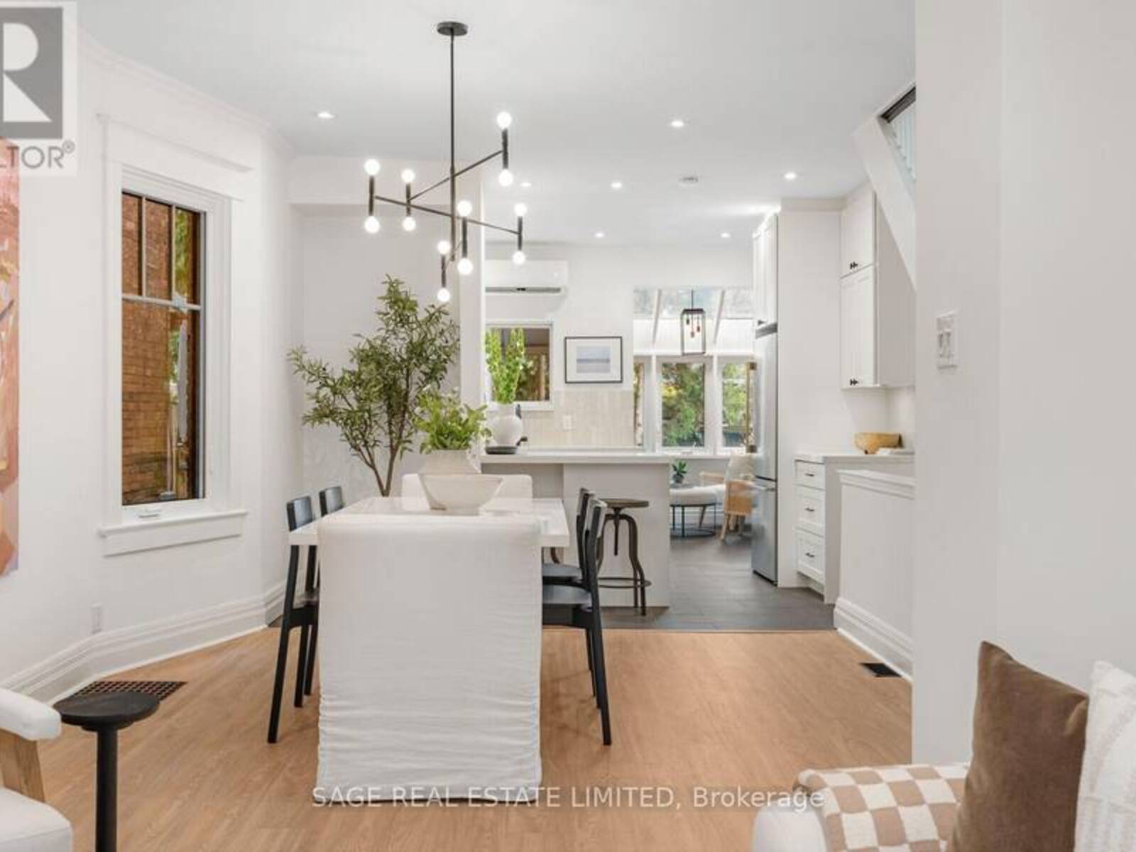 11 BERTMOUNT AVENUE, Toronto, Ontario M4M 2X8