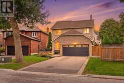 58 MCLEOD DRIVE | Aurora Ontario | Slide Image Two